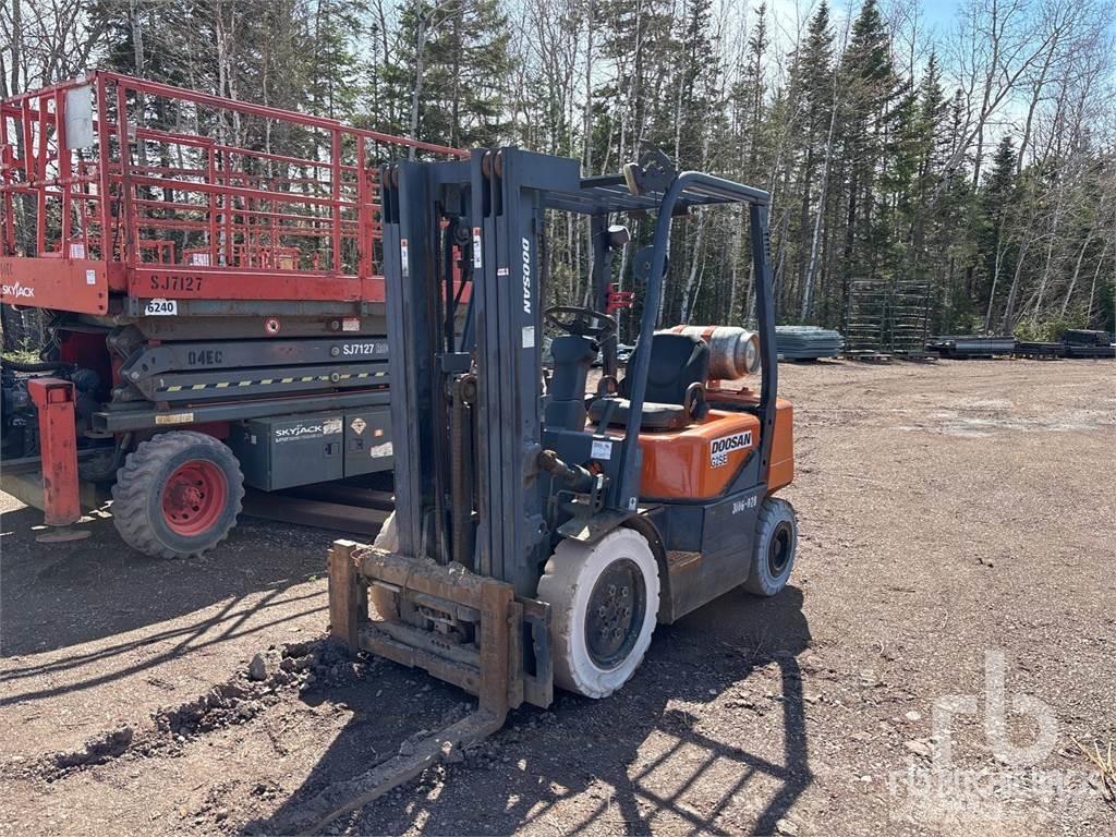 Doosan G25E-3 Dízel targoncák