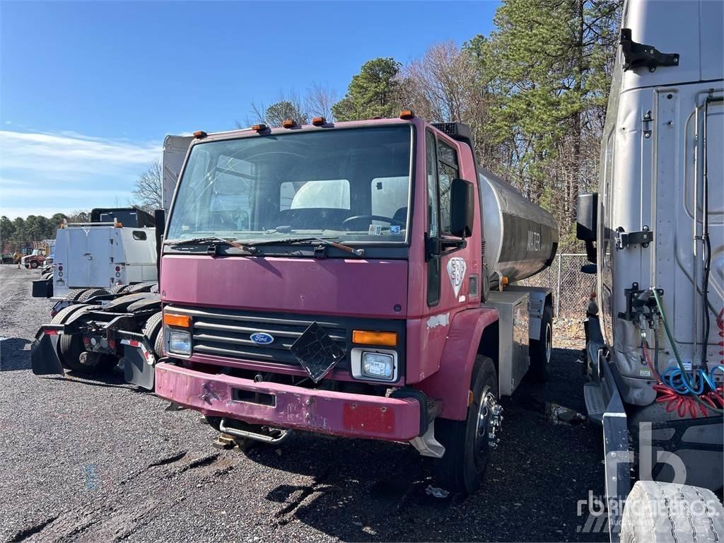 Ford CF8000 Vízszállító teherautók