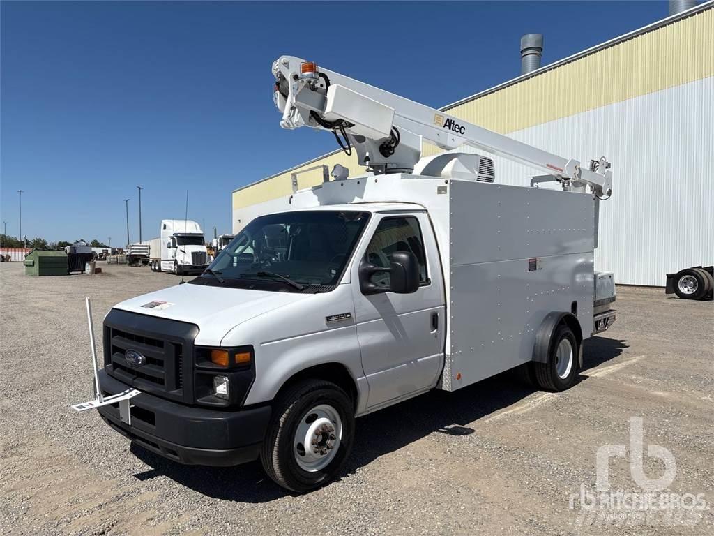 Ford E-350 Pótkocsira szerelt emelők és állványok