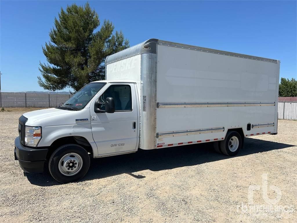 Ford E-350 Transporterek