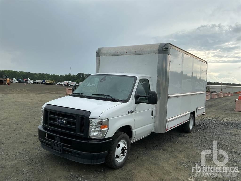 Ford E-350 Transporterek