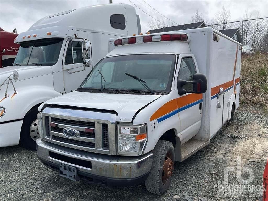 Ford E-350 Mentőautók
