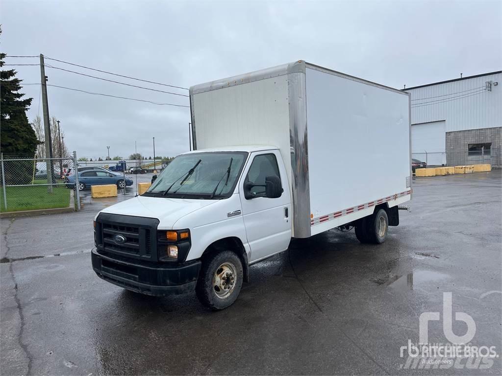 Ford E-450 Transporterek