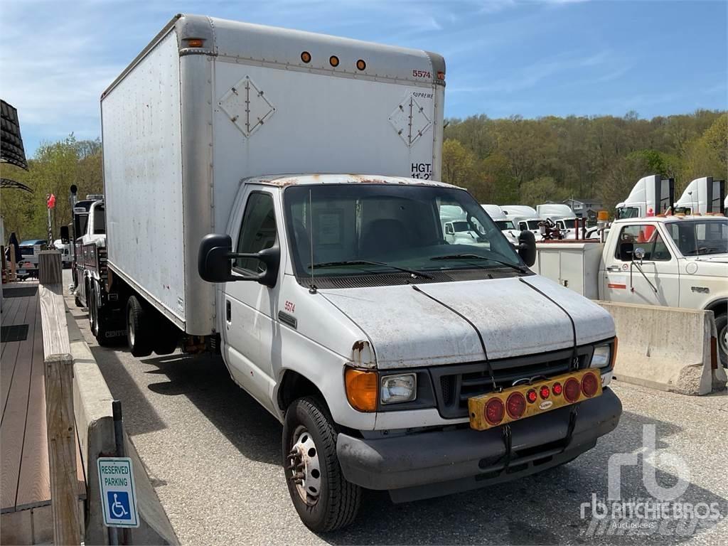 Ford E-450 Transporterek