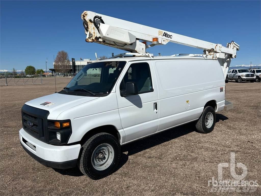 Ford E350 Pótkocsira szerelt emelők és állványok
