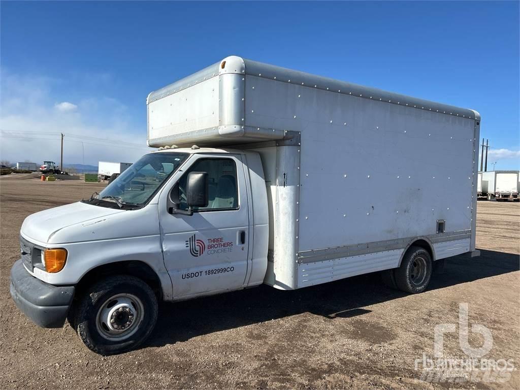 Ford E450 Transporterek