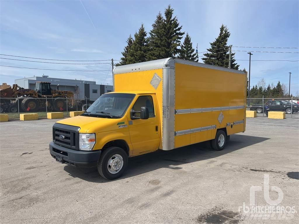 Ford E450 Transporterek