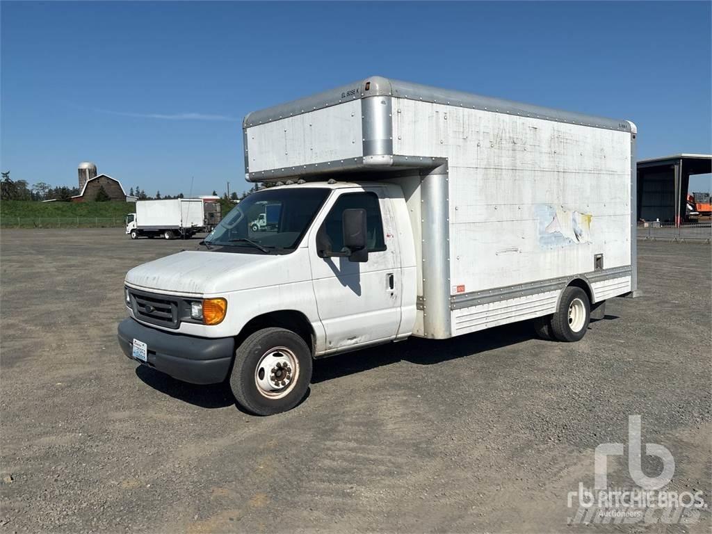 Ford E450 Transporterek