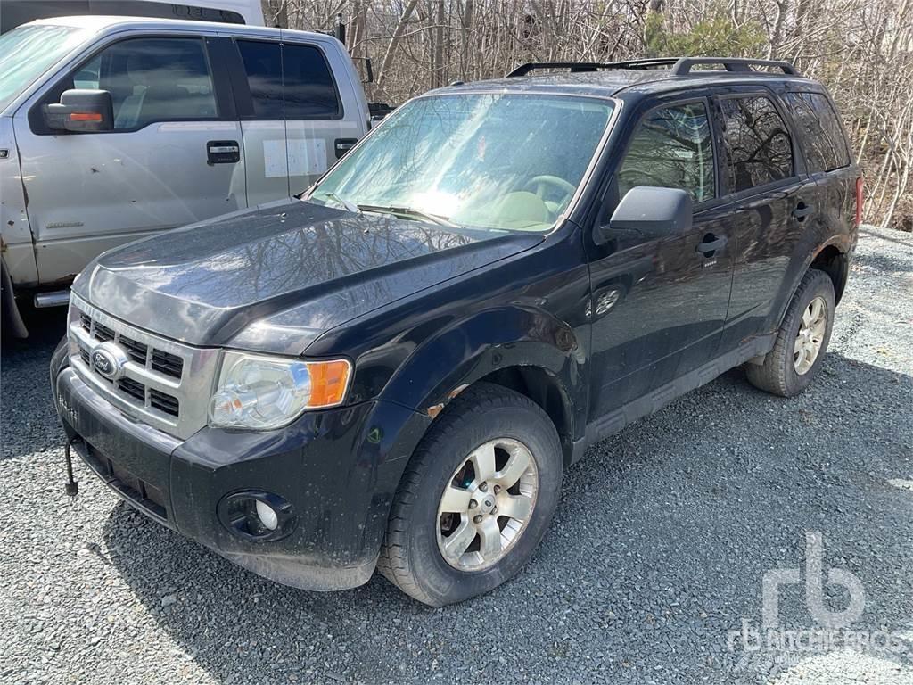 Ford ESCAPE Kis teherszállító/Platós kocsi