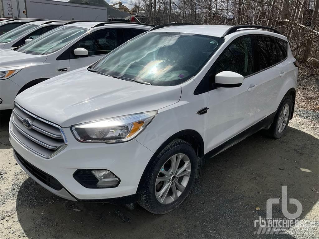 Ford ESCAPE Kis teherszállító/Platós kocsi