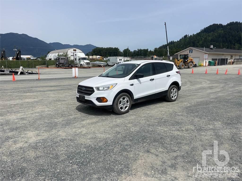 Ford ESCAPE Kis teherszállító/Platós kocsi