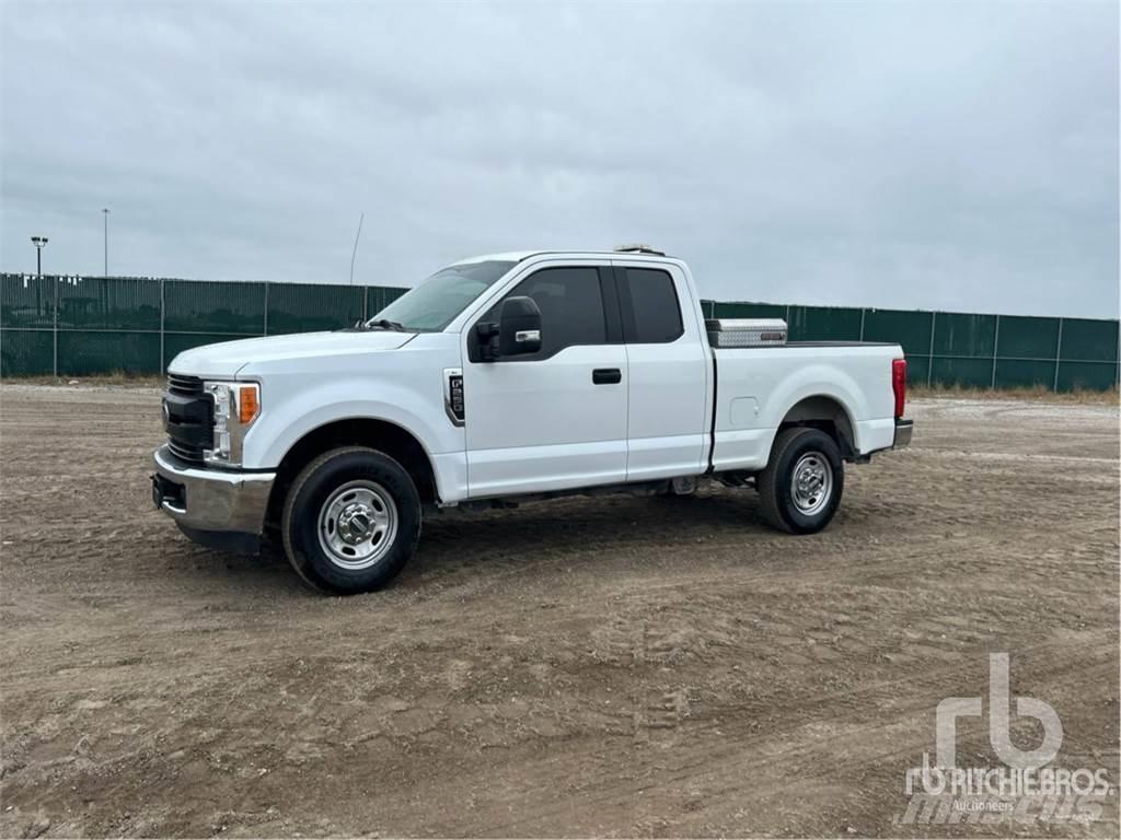Ford F-250 Kis teherszállító/Platós kocsi