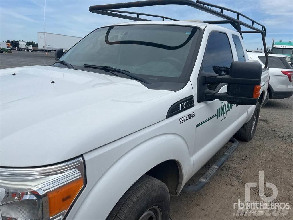 Ford F-250 Kis teherszállító/Platós kocsi