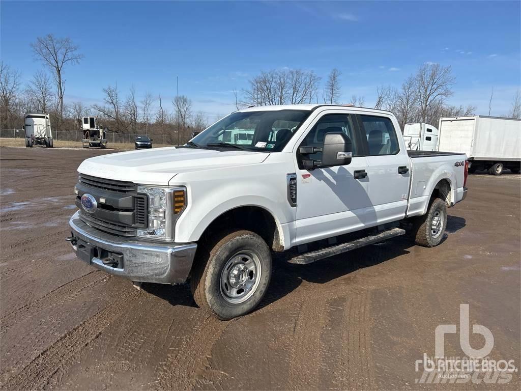 Ford F-250 Kis teherszállító/Platós kocsi