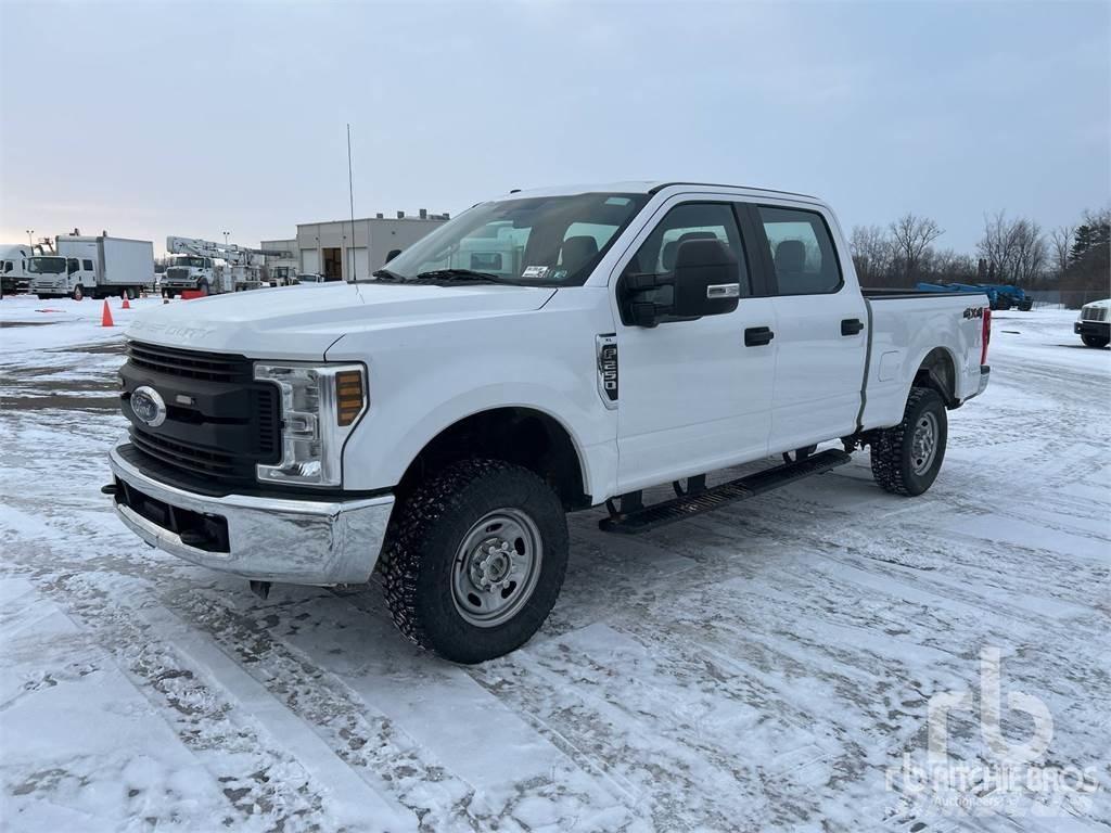 Ford F-250 Kis teherszállító/Platós kocsi