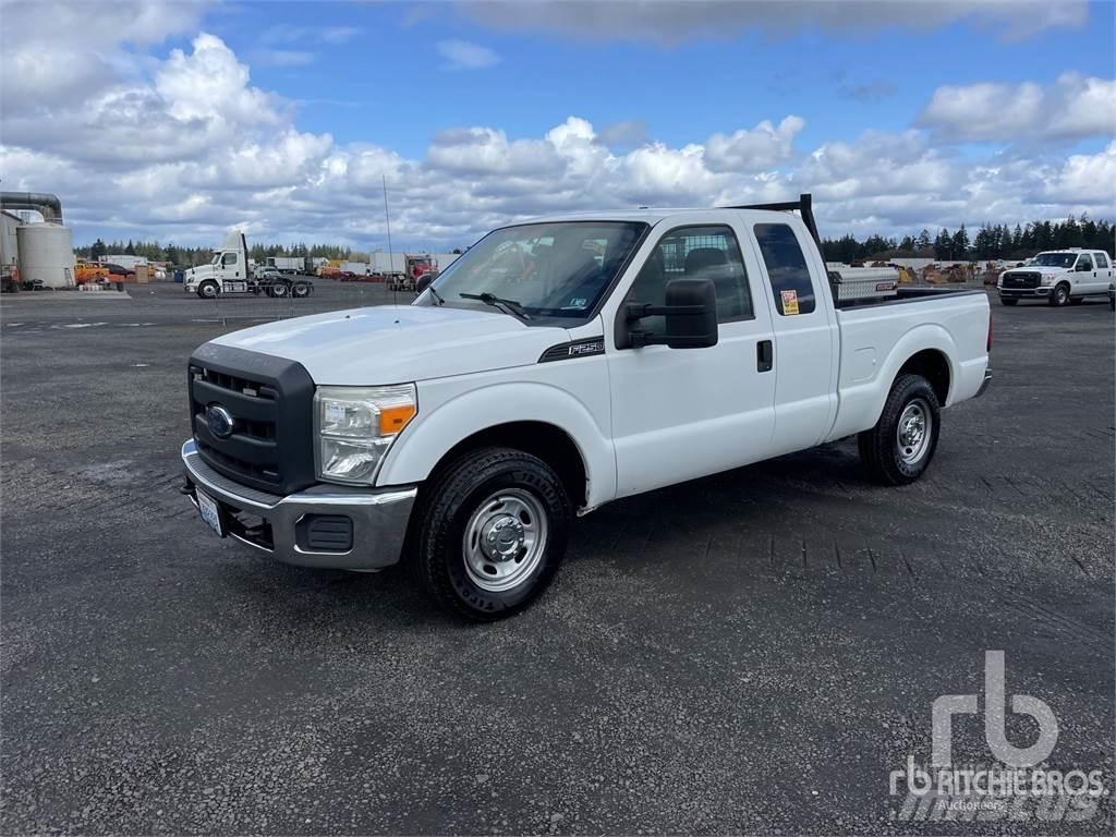 Ford F-250 Kis teherszállító/Platós kocsi