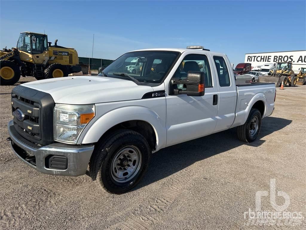Ford F-250 Kis teherszállító/Platós kocsi