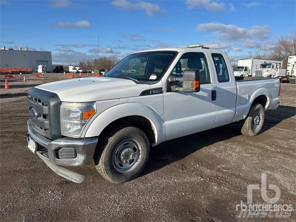 Ford F-250 Kis teherszállító/Platós kocsi