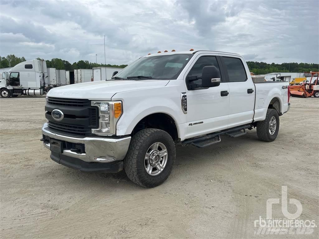 Ford F-250 Kis teherszállító/Platós kocsi