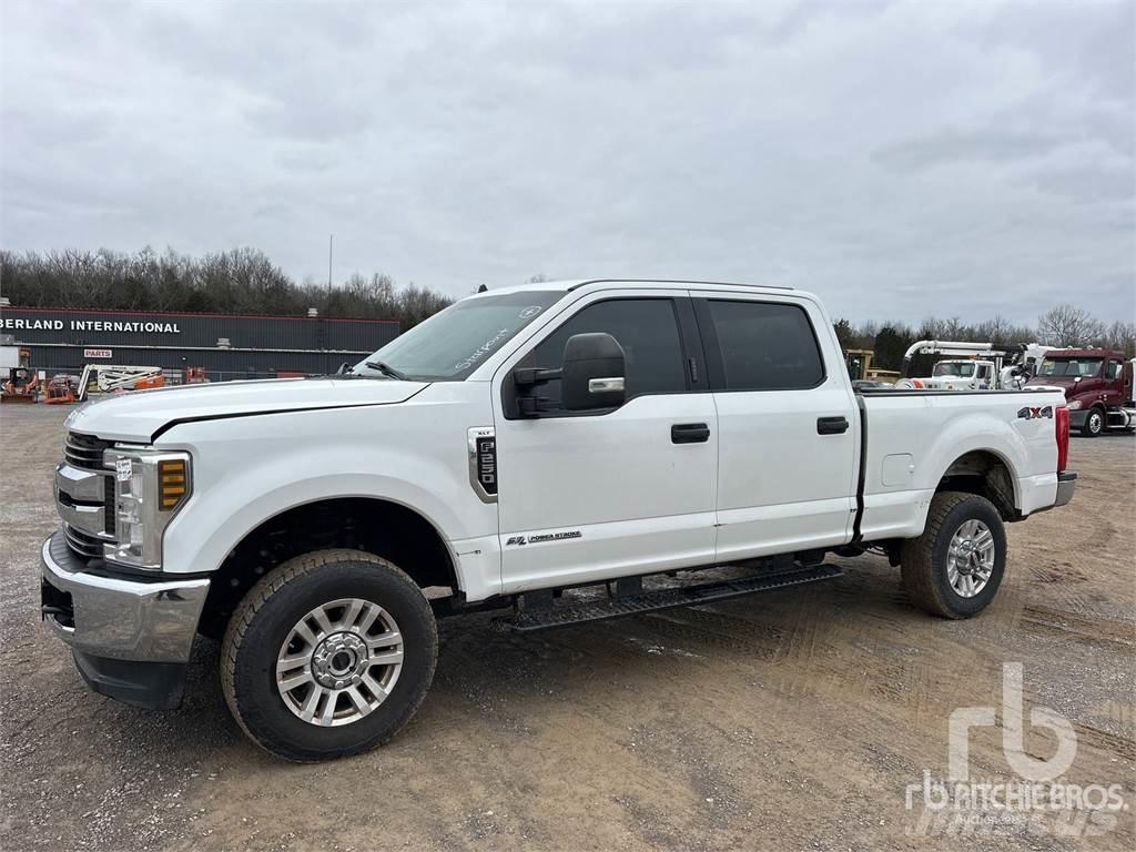 Ford F-250 Kis teherszállító/Platós kocsi