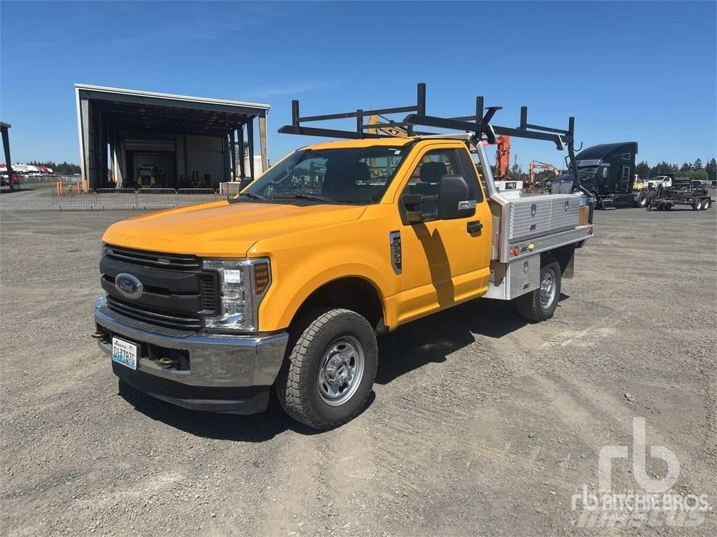 Ford F-250 Platós / Ponyvás teherautók