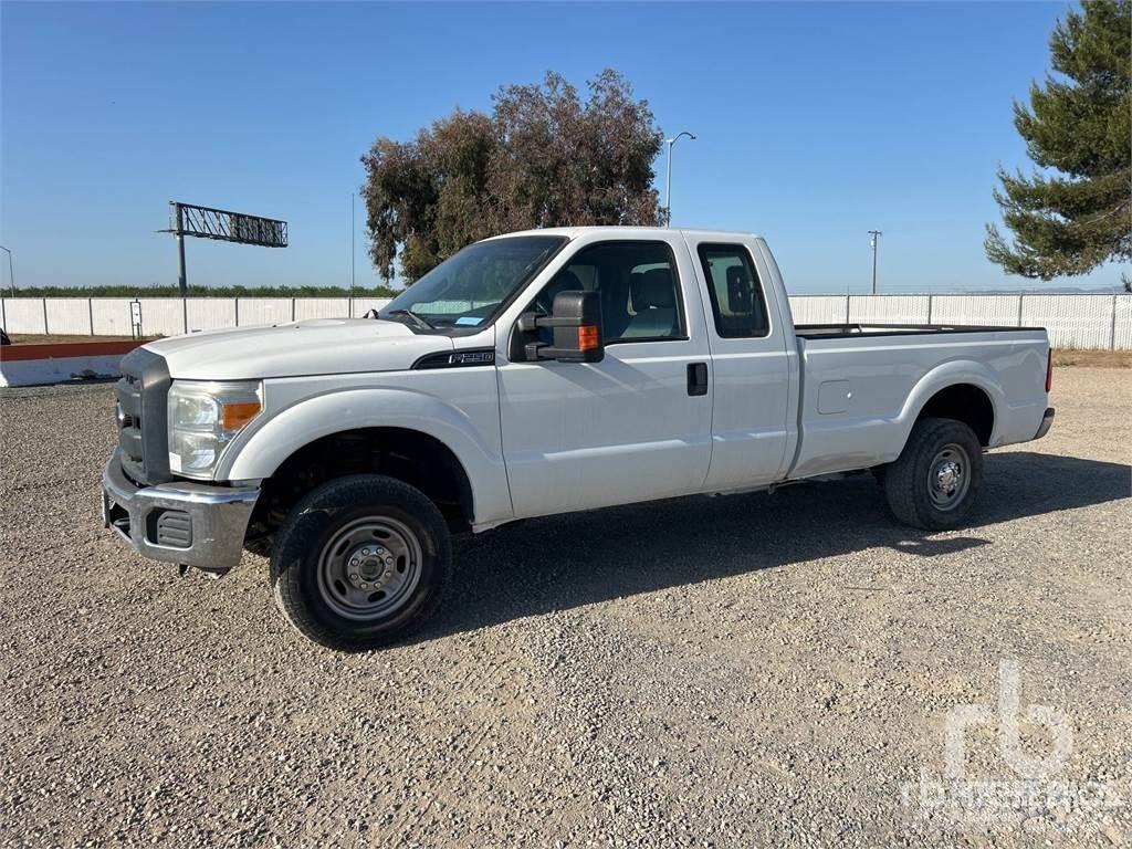 Ford F-250 Kis teherszállító/Platós kocsi