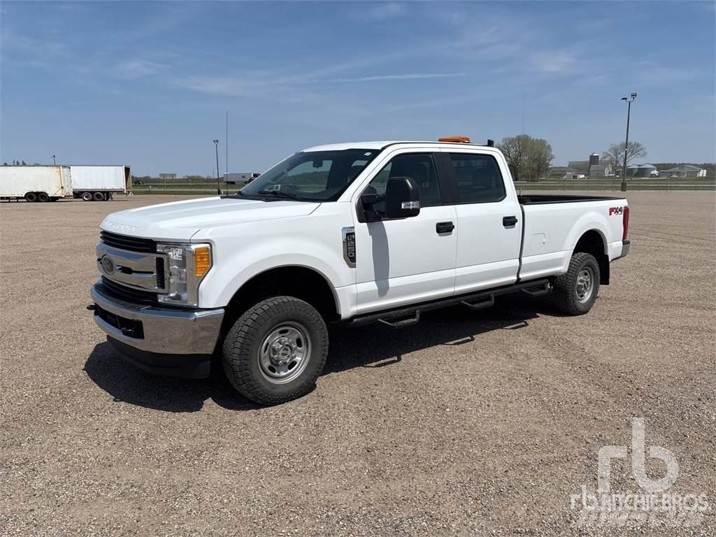 Ford F-250 Kis teherszállító/Platós kocsi