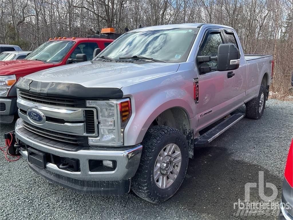 Ford F-250 Kis teherszállító/Platós kocsi