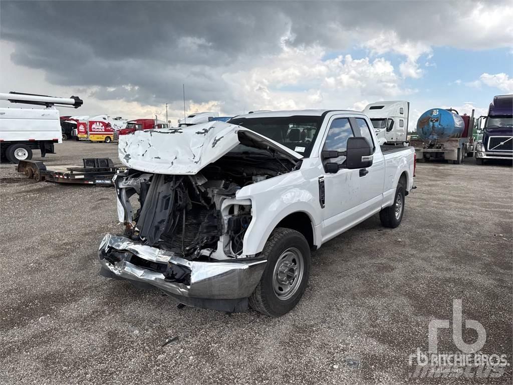 Ford F-250 Kis teherszállító/Platós kocsi
