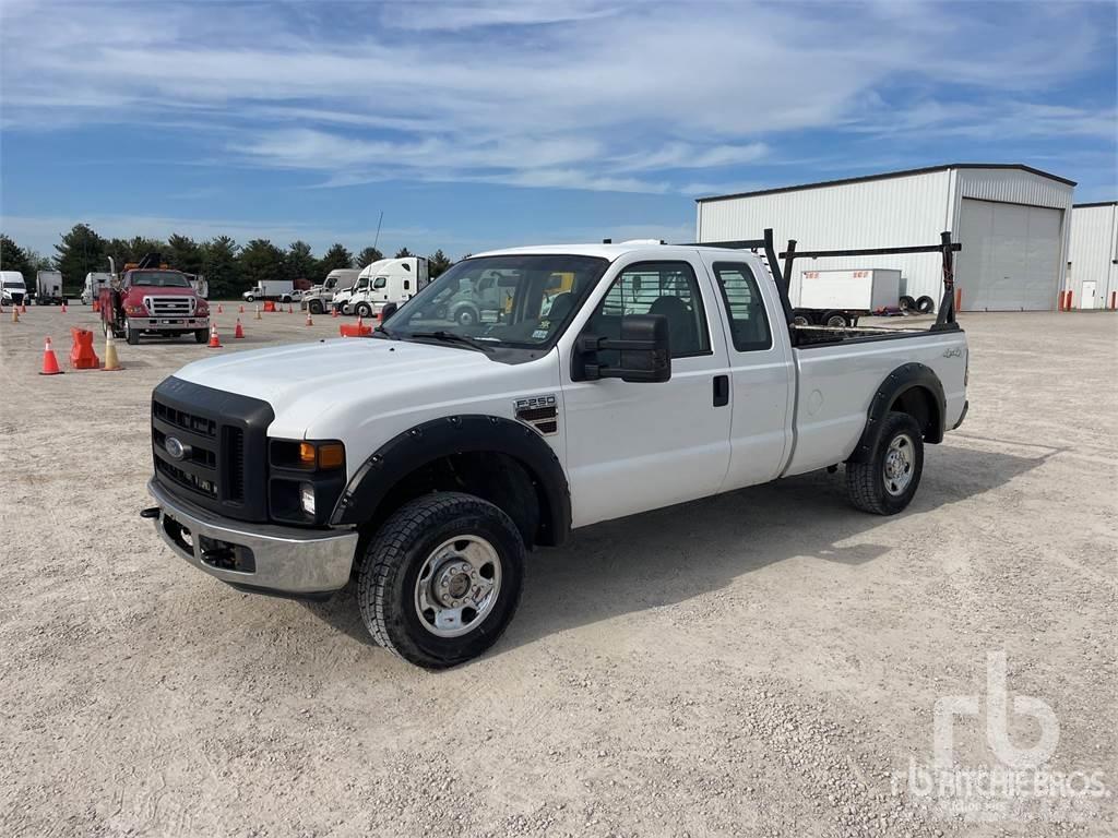 Ford F-250 Kis teherszállító/Platós kocsi