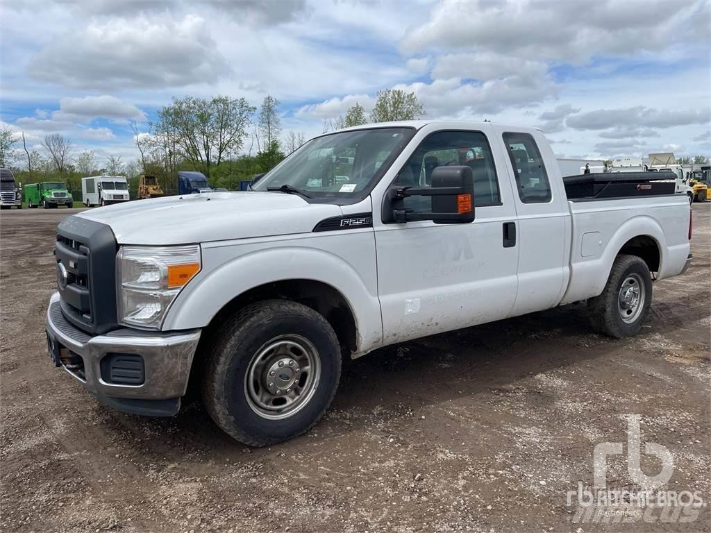 Ford F-250 Kis teherszállító/Platós kocsi