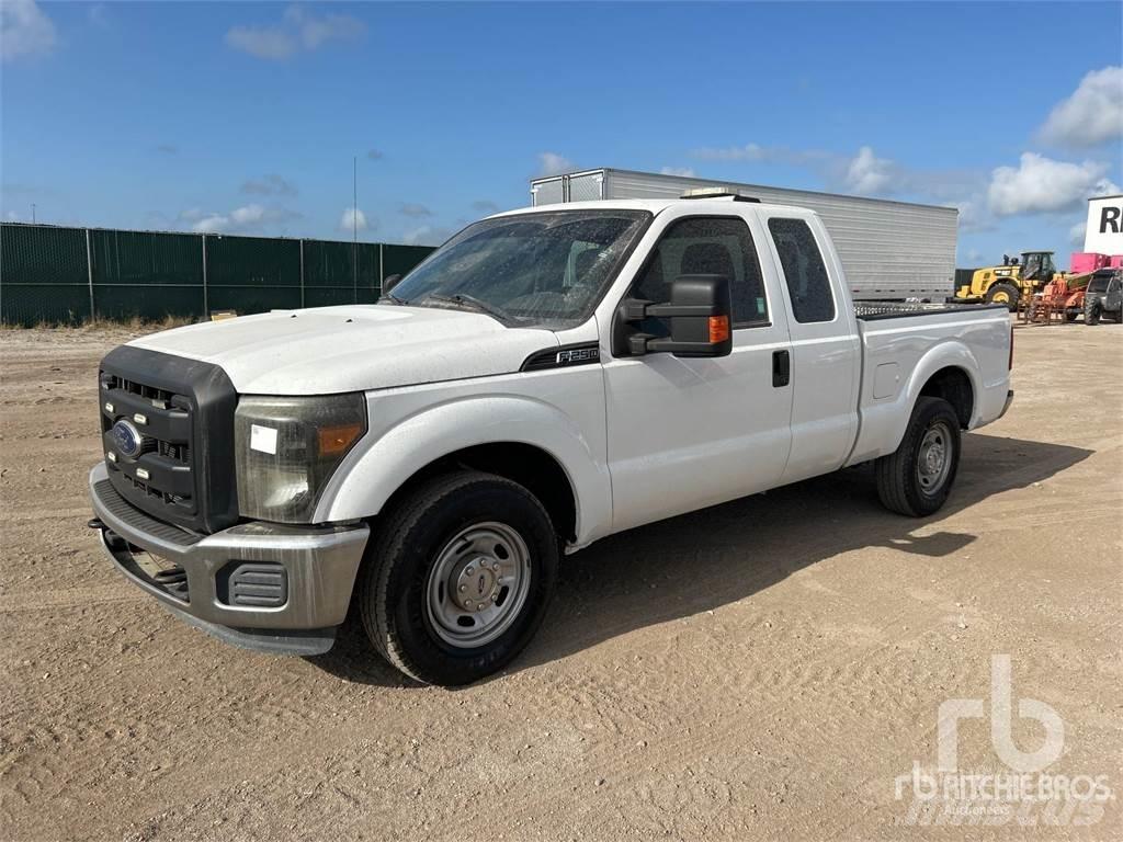 Ford F-250 Kis teherszállító/Platós kocsi