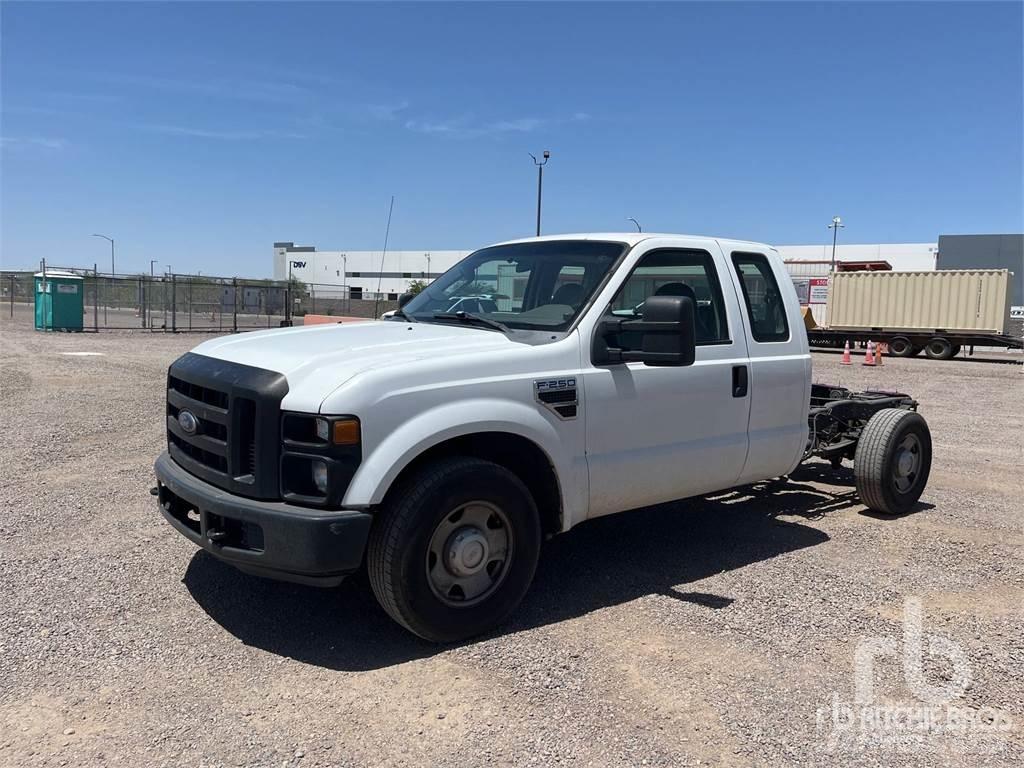 Ford F-250 Kis teherszállító/Platós kocsi
