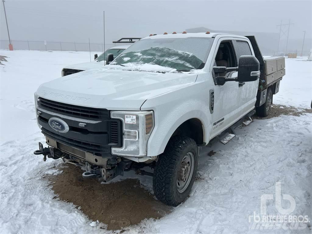 Ford F-350 Platós / Ponyvás teherautók