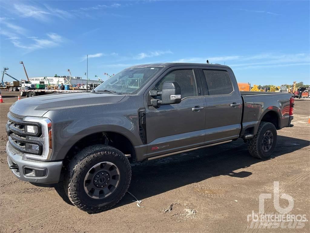Ford F-350 Kis teherszállító/Platós kocsi