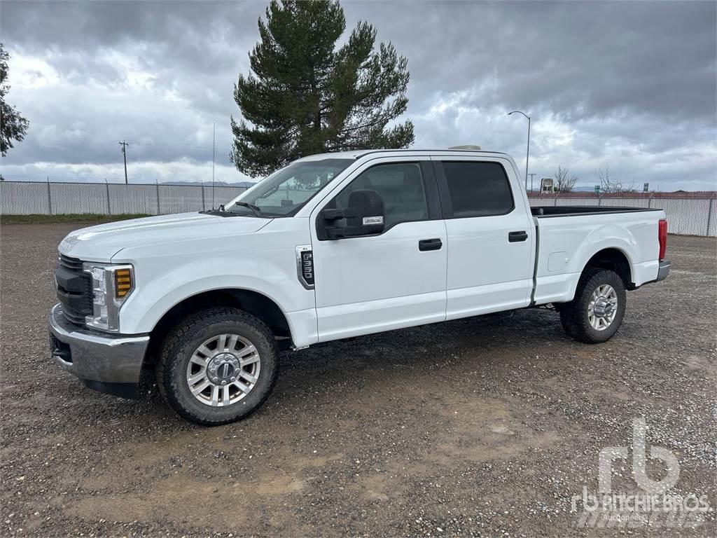 Ford F-350 Kis teherszállító/Platós kocsi