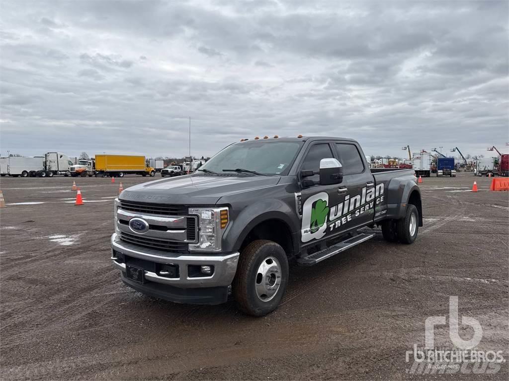 Ford F-350 Kis teherszállító/Platós kocsi