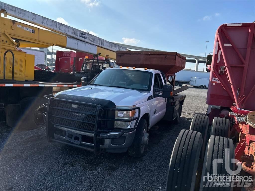 Ford F-350 Platós / Ponyvás teherautók