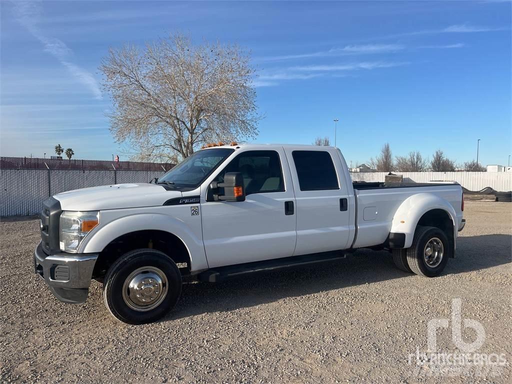 Ford F-350 Kis teherszállító/Platós kocsi