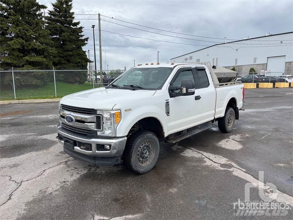 Ford F-350 Kis teherszállító/Platós kocsi