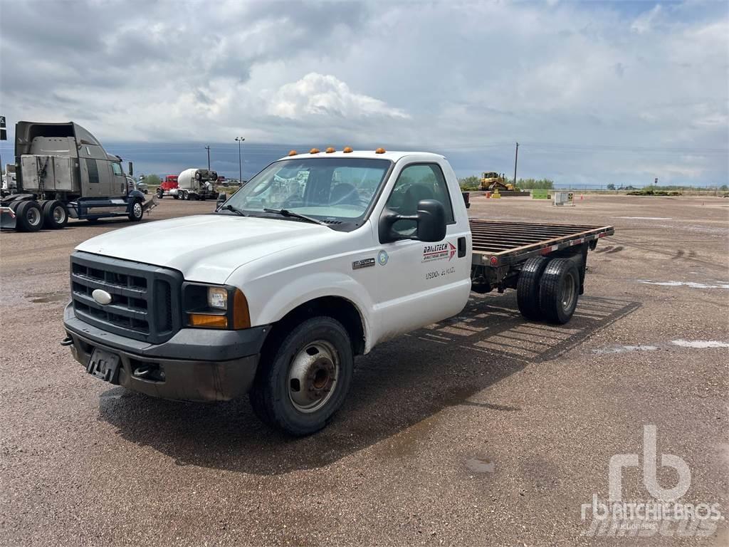 Ford F-350 Platós / Ponyvás teherautók