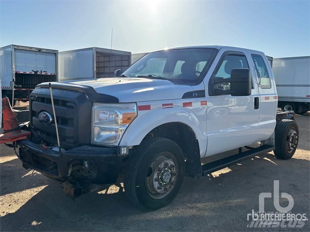 Ford F-350 Fülkés alváz
