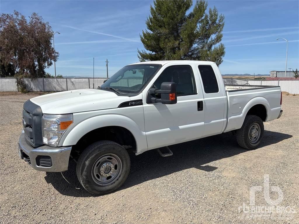 Ford F-350 Kis teherszállító/Platós kocsi