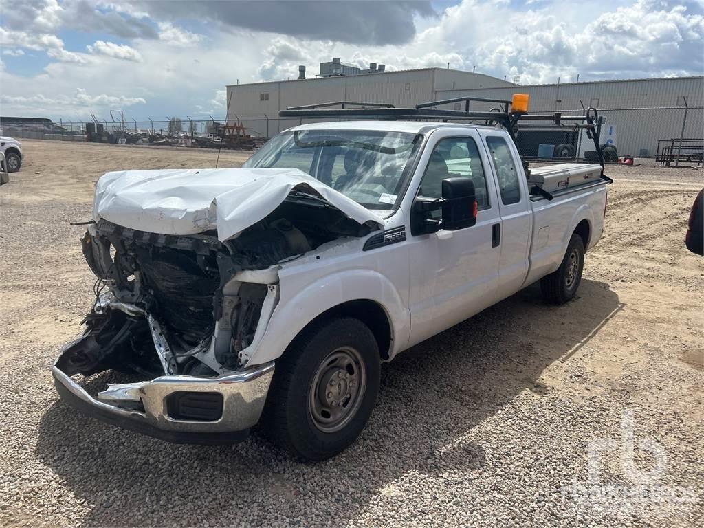 Ford F-350 Kis teherszállító/Platós kocsi