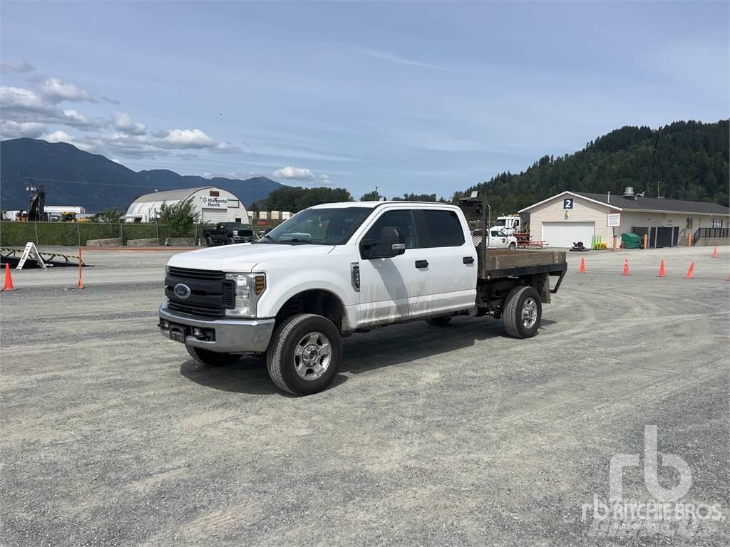 Ford F-350 Kis teherszállító/Platós kocsi