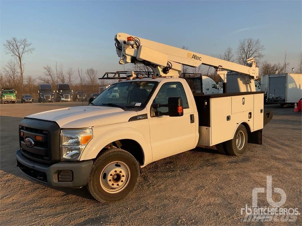 Ford F-350 Pótkocsira szerelt emelők és állványok