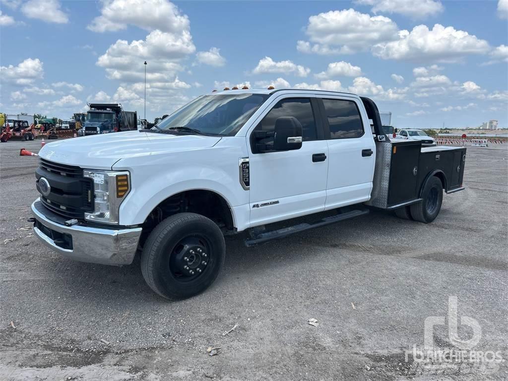 Ford F-350 Platós / Ponyvás teherautók