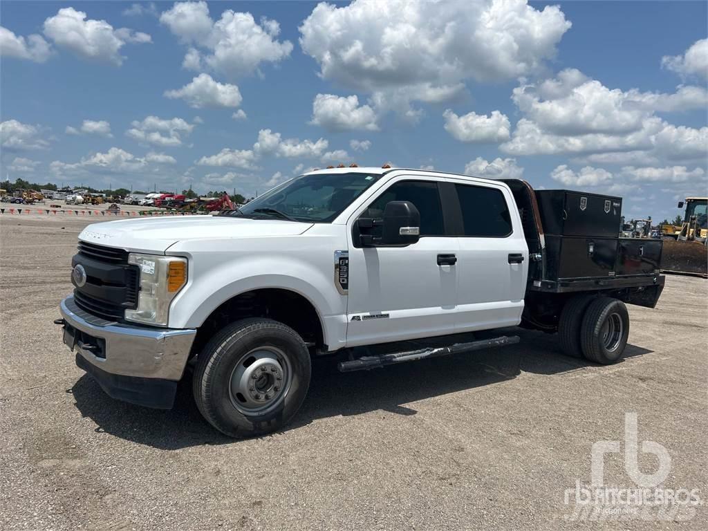 Ford F-350 Platós / Ponyvás teherautók