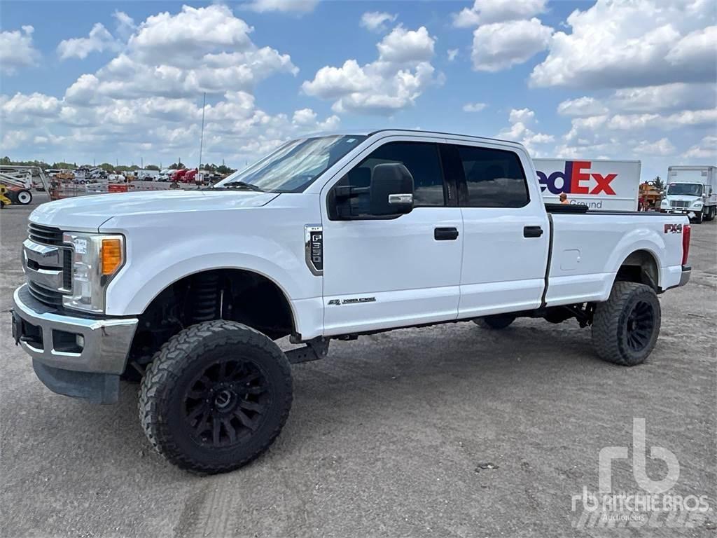 Ford F-350 Kis teherszállító/Platós kocsi