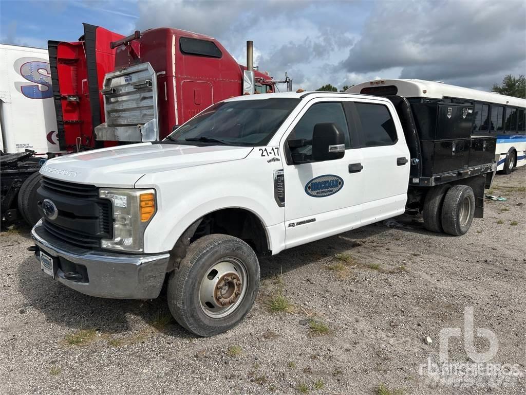 Ford F-350 Platós / Ponyvás teherautók